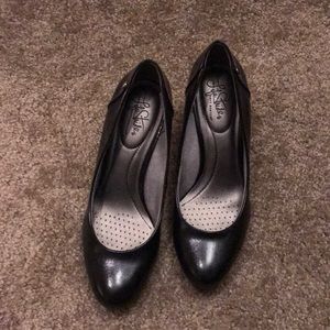 Life stride black pumps.